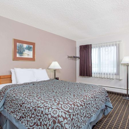Days Inn By Wyndham Fond Du Lac Bagian luar foto