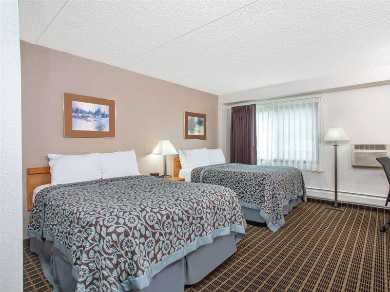 Days Inn By Wyndham Fond Du Lac Bagian luar foto