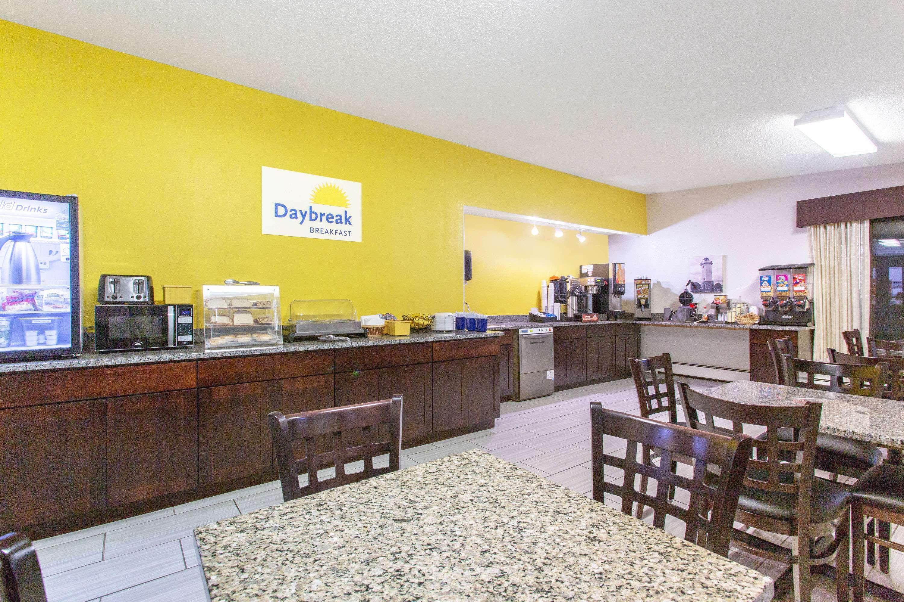 Days Inn By Wyndham Fond Du Lac Bagian luar foto