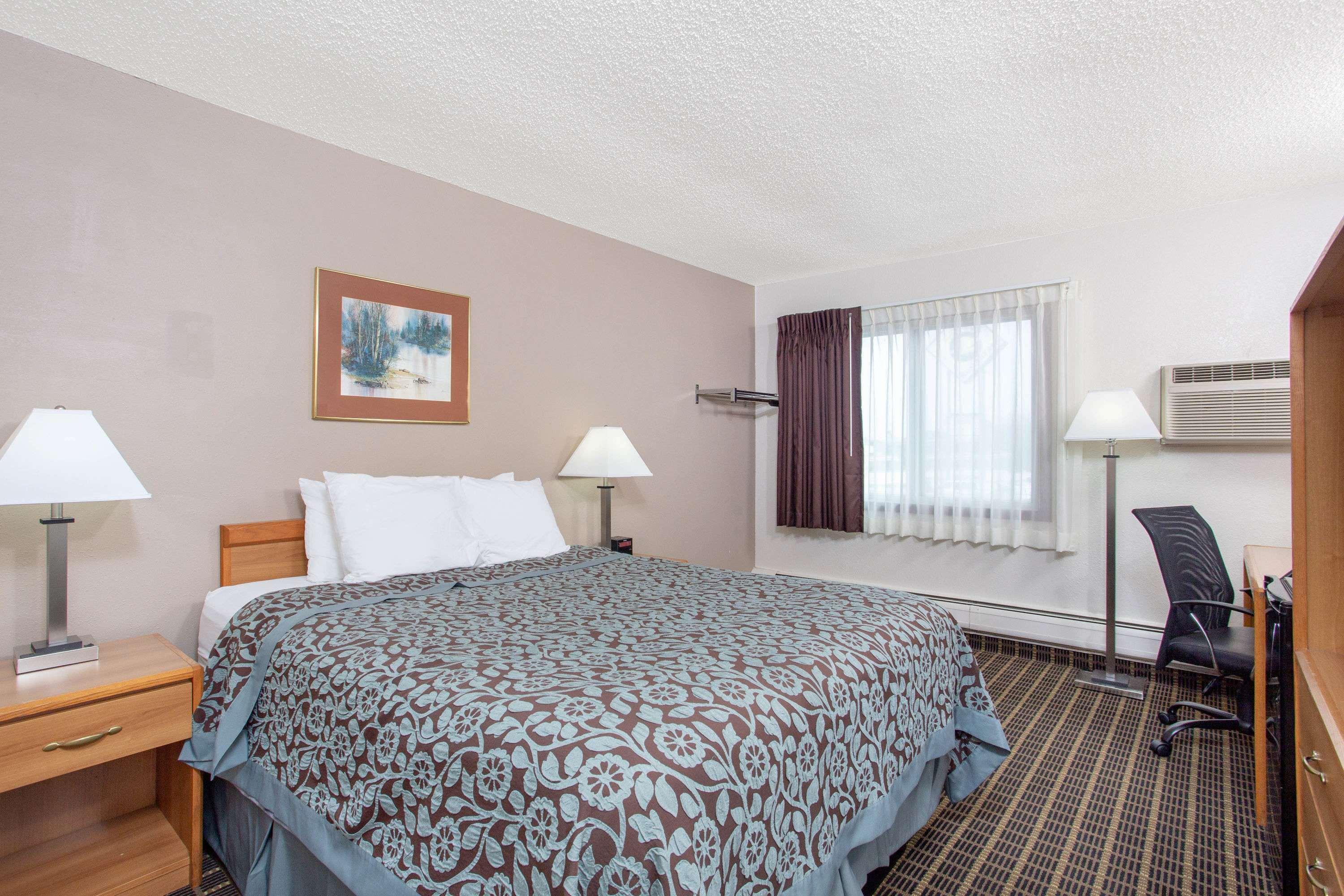Days Inn By Wyndham Fond Du Lac Bagian luar foto