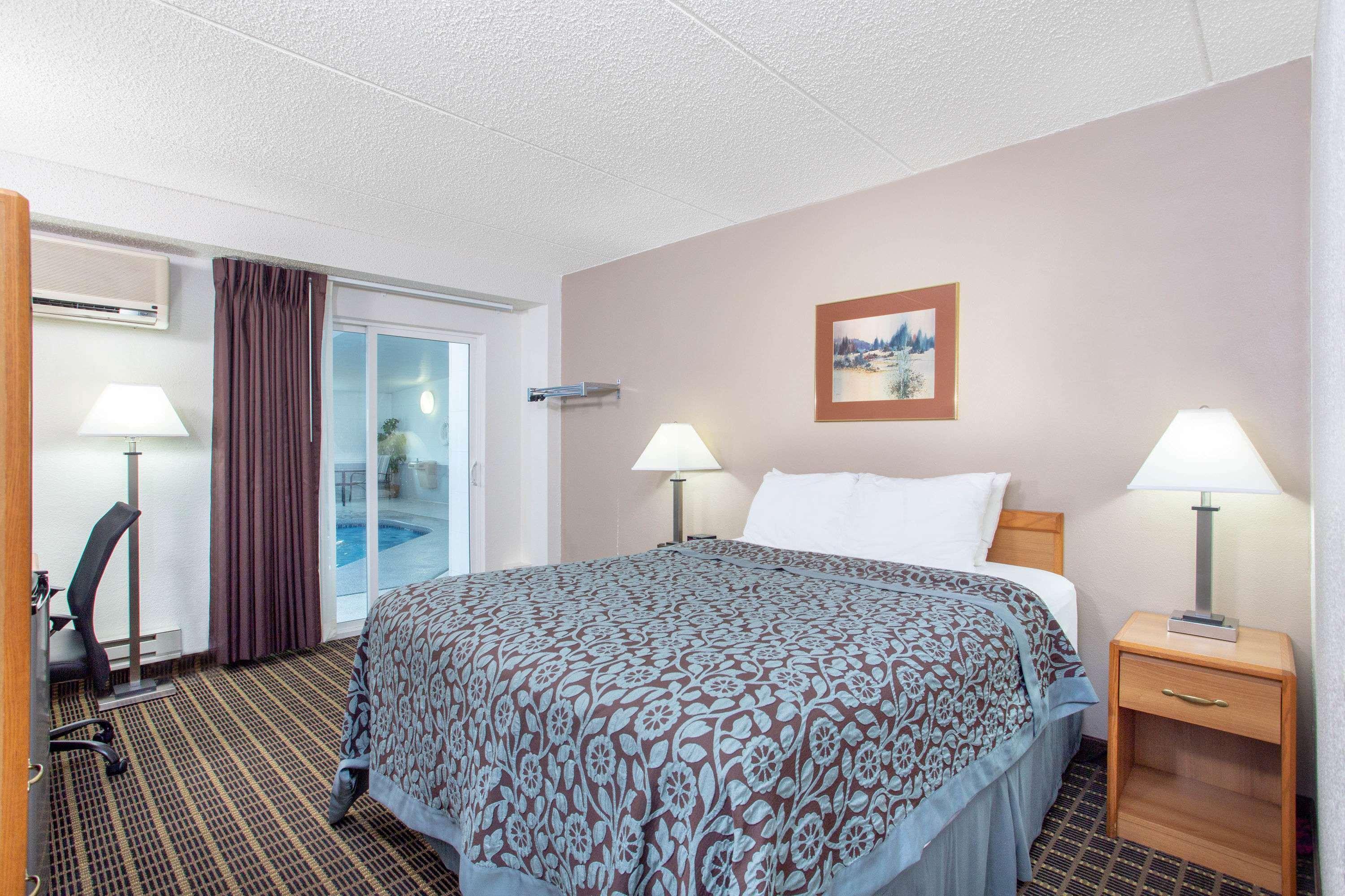 Days Inn By Wyndham Fond Du Lac Bagian luar foto