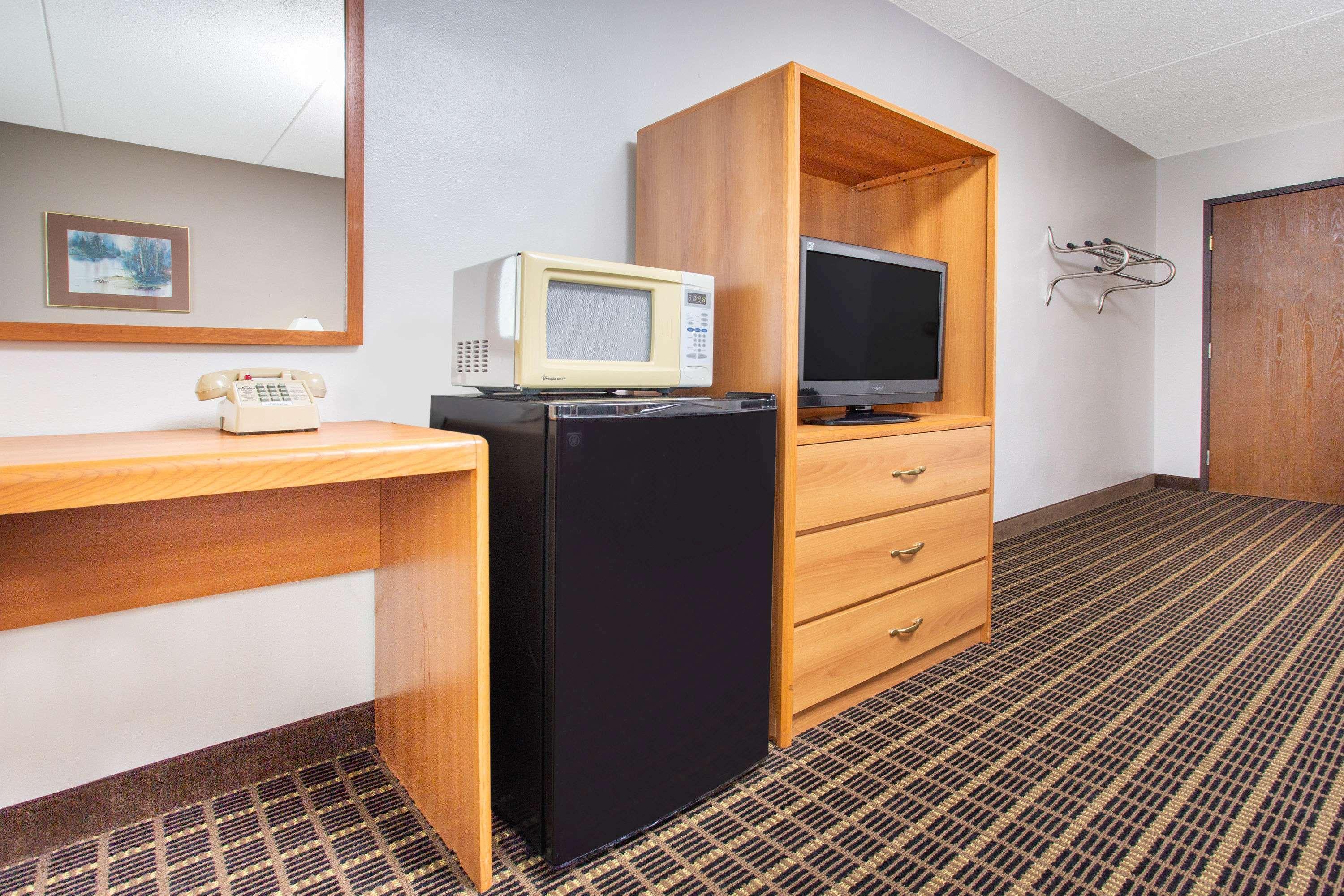Days Inn By Wyndham Fond Du Lac Bagian luar foto